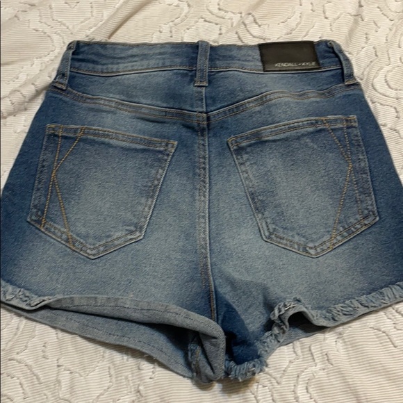 Kendall + Kylie jean shorts - Picture 2 of 4